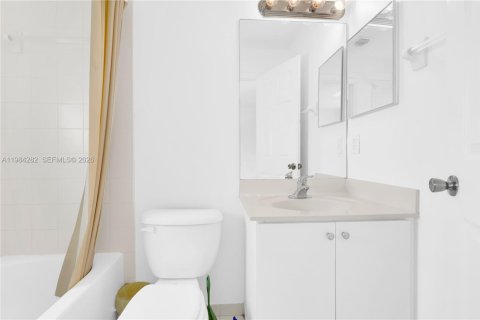 Купить кондоминиум в Катлер-Бей, Флорида 2 спальни, 105.82м2, № 2049553 - фото 28