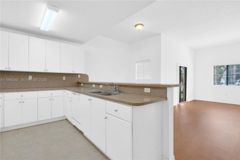 Купить кондоминиум в Катлер-Бей, Флорида 2 спальни, 105.82м2, № 2049553 - фото 10