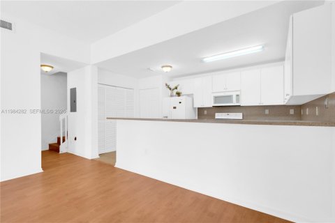 Купить кондоминиум в Катлер-Бей, Флорида 2 спальни, 105.82м2, № 2049553 - фото 14