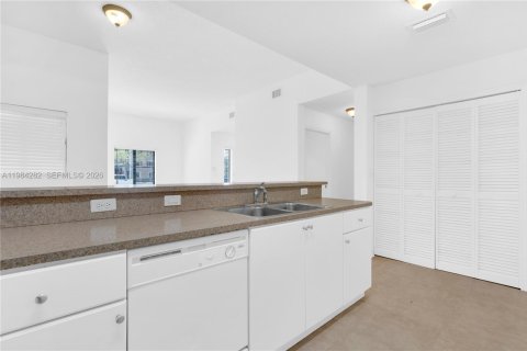 Купить кондоминиум в Катлер-Бей, Флорида 2 спальни, 105.82м2, № 2049553 - фото 12