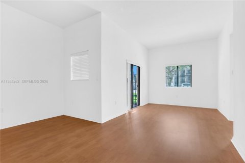 Купить кондоминиум в Катлер-Бей, Флорида 2 спальни, 105.82м2, № 2049553 - фото 6