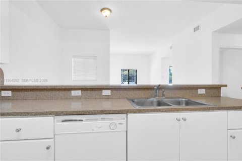 Купить кондоминиум в Катлер-Бей, Флорида 2 спальни, 105.82м2, № 2049553 - фото 11