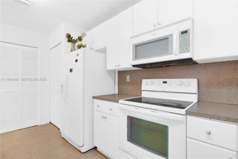 Купить кондоминиум в Катлер-Бей, Флорида 2 спальни, 105.82м2, № 2049553 - фото 7