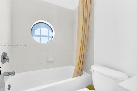 Купить кондоминиум в Катлер-Бей, Флорида 2 спальни, 105.82м2, № 2049553 - фото 29