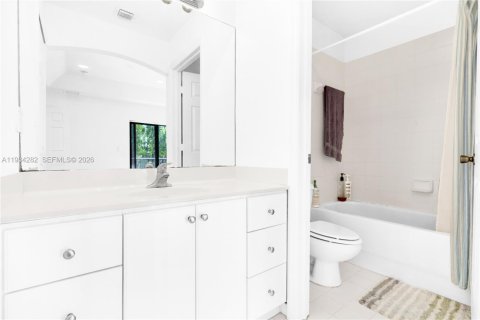 Купить кондоминиум в Катлер-Бей, Флорида 2 спальни, 105.82м2, № 2049553 - фото 27