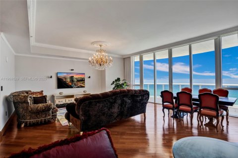 Condominio en alquiler en Sunny Isles Beach, Florida, 3 dormitorios, 257.15 m2 № 2031696 - foto 5