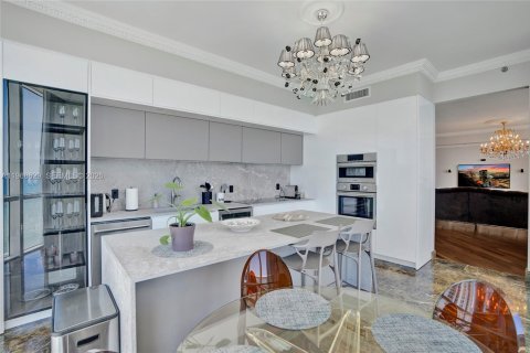 Condominio en alquiler en Sunny Isles Beach, Florida, 3 dormitorios, 257.15 m2 № 2031696 - foto 10