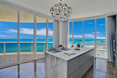 Condominio en alquiler en Sunny Isles Beach, Florida, 3 dormitorios, 257.15 m2 № 2031696 - foto 7