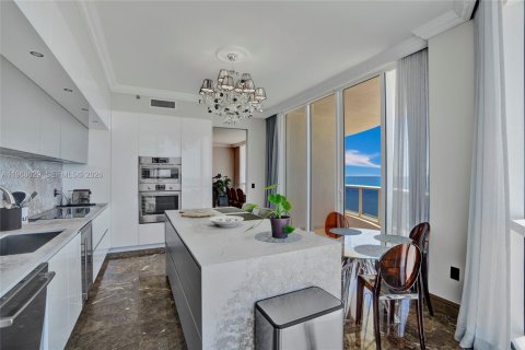 Condominio en alquiler en Sunny Isles Beach, Florida, 3 dormitorios, 257.15 m2 № 2031696 - foto 8