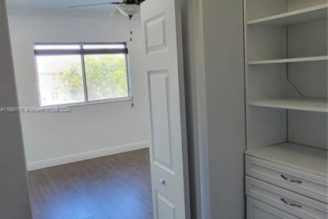 House in Homestead, Florida 5 bedrooms, 201.6 sq.m. № 1861261 - photo 27