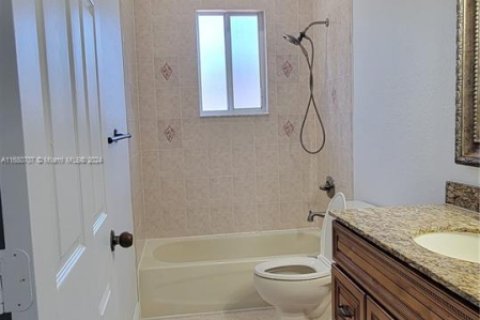House in Homestead, Florida 5 bedrooms, 201.6 sq.m. № 1861261 - photo 23