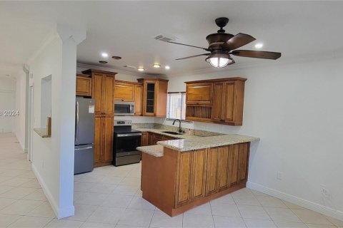 House in Homestead, Florida 5 bedrooms, 201.6 sq.m. № 1861261 - photo 1