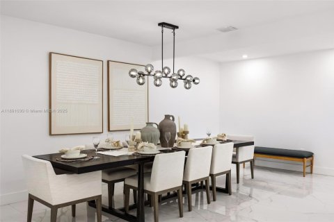 Villa ou maison à louer à Miami, Floride: 5 chambres, 417.69 m2 № 2169757 - photo 28