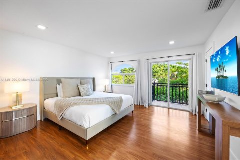 Villa ou maison à louer à Miami, Floride: 5 chambres, 417.69 m2 № 2169757 - photo 30