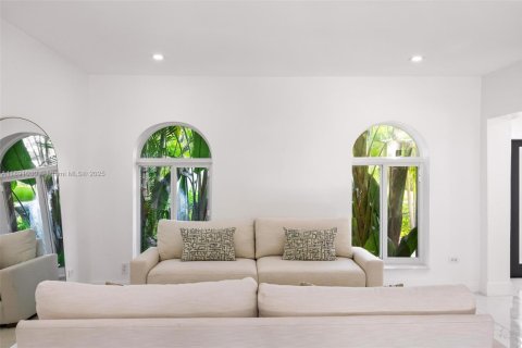 Villa ou maison à louer à Miami, Floride: 5 chambres, 417.69 m2 № 2169757 - photo 20