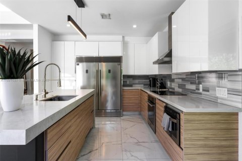Villa ou maison à louer à Miami, Floride: 5 chambres, 417.69 m2 № 2169757 - photo 26