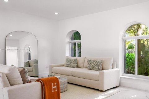 Villa ou maison à louer à Miami, Floride: 5 chambres, 417.69 m2 № 2169757 - photo 21