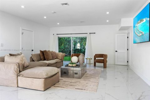 Villa ou maison à louer à Miami, Floride: 5 chambres, 417.69 m2 № 2169757 - photo 6