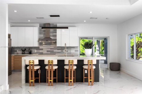 Villa ou maison à louer à Miami, Floride: 5 chambres, 417.69 m2 № 2169757 - photo 23