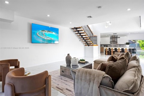 Villa ou maison à louer à Miami, Floride: 5 chambres, 417.69 m2 № 2169757 - photo 11