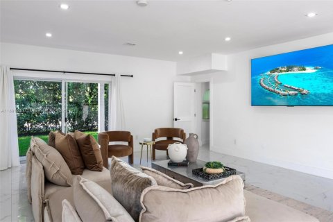 Villa ou maison à louer à Miami, Floride: 5 chambres, 417.69 m2 № 2169757 - photo 9