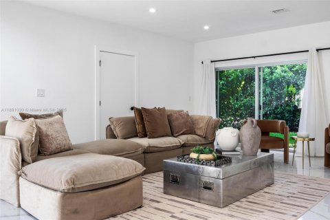 Villa ou maison à louer à Miami, Floride: 5 chambres, 417.69 m2 № 2169757 - photo 10