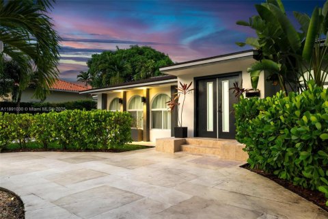 Villa ou maison à louer à Miami, Floride: 5 chambres, 417.69 m2 № 2169757 - photo 5
