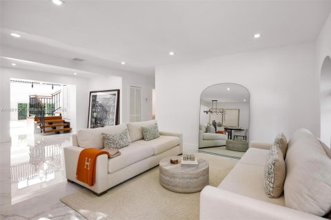 Villa ou maison à louer à Miami, Floride: 5 chambres, 417.69 m2 № 2169757 - photo 18