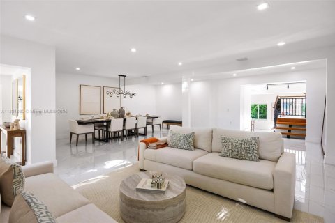 Villa ou maison à louer à Miami, Floride: 5 chambres, 417.69 m2 № 2169757 - photo 19