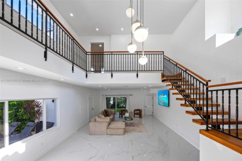 Villa ou maison à louer à Miami, Floride: 5 chambres, 417.69 m2 № 2169757 - photo 8