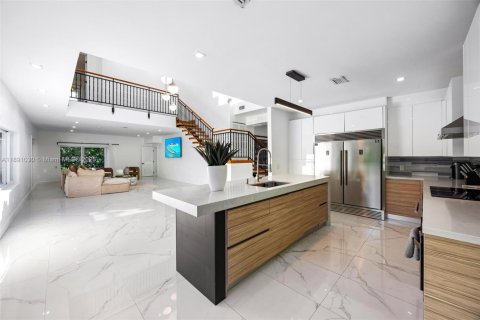 Villa ou maison à louer à Miami, Floride: 5 chambres, 417.69 m2 № 2169757 - photo 25