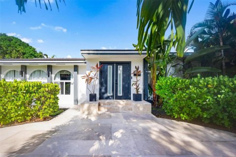Villa ou maison à louer à Miami, Floride: 5 chambres, 417.69 m2 № 2169757 - photo 3
