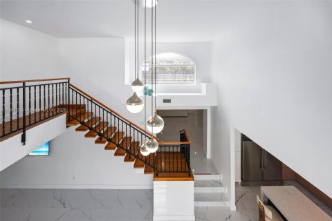 Villa ou maison à louer à Miami, Floride: 5 chambres, 417.69 m2 № 2169757 - photo 16