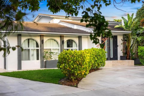 Villa ou maison à louer à Miami, Floride: 5 chambres, 417.69 m2 № 2169757 - photo 4