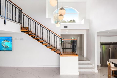 Villa ou maison à louer à Miami, Floride: 5 chambres, 417.69 m2 № 2169757 - photo 13