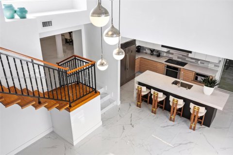 Villa ou maison à louer à Miami, Floride: 5 chambres, 417.69 m2 № 2169757 - photo 15