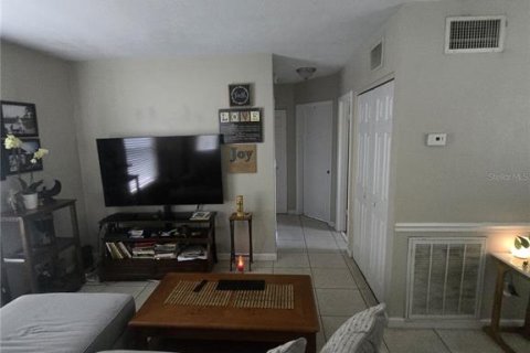 Villa ou maison à vendre à Deltona, Floride: 2 chambres, 81.75 m2 № 1916968 - photo 11
