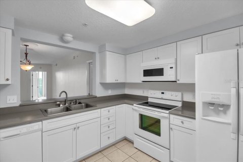 Condo in Palmetto, Florida, 2 bedrooms № 2157604 - photo 10