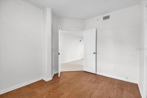 Condo in Palmetto, Florida, 2 bedrooms № 2157604 - photo 15