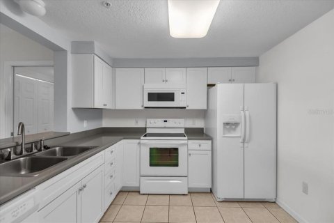 Condo in Palmetto, Florida, 2 bedrooms № 2157604 - photo 18