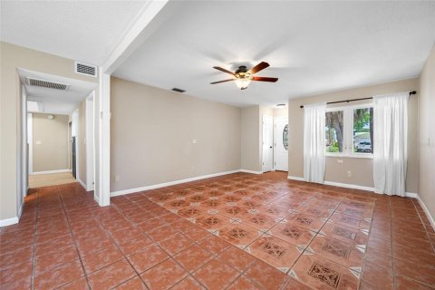 Casa en venta en Saint Petersburg, Florida, 3 dormitorios, 149.85 m2 № 1758454 - foto 11