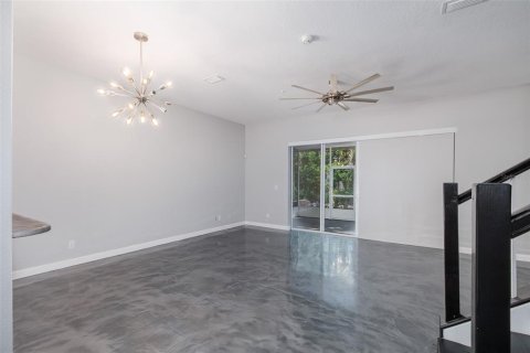 Townhouse in Clearwater, Florida 3 bedrooms, 176.51 sq.m. № 2196810 - photo 13