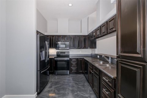 Townhouse in Clearwater, Florida 3 bedrooms, 176.51 sq.m. № 2196810 - photo 10