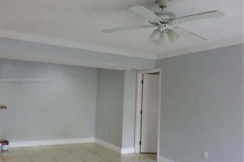 Apartamento en alquiler en Miami, Florida, 2 dormitorios, 87.98 m2 № 2058212 - foto 14