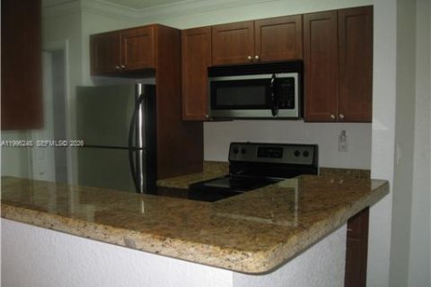 Apartamento en alquiler en Miami, Florida, 2 dormitorios, 87.98 m2 № 2058212 - foto 3
