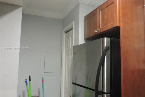 Apartamento en alquiler en Miami, Florida, 2 dormitorios, 87.98 m2 № 2058212 - foto 9