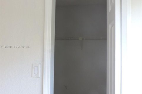 Apartamento en alquiler en Miami, Florida, 2 dormitorios, 87.98 m2 № 2058212 - foto 11