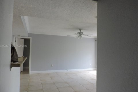 Apartamento en alquiler en Miami, Florida, 2 dormitorios, 87.98 m2 № 2058212 - foto 13