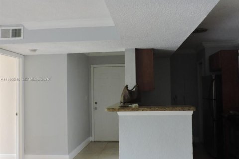 Apartamento en alquiler en Miami, Florida, 2 dormitorios, 87.98 m2 № 2058212 - foto 7