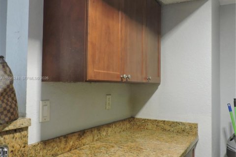 Apartamento en alquiler en Miami, Florida, 2 dormitorios, 87.98 m2 № 2058212 - foto 8